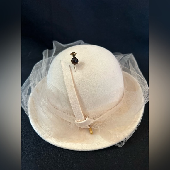 VINTAGE ADOLFO II 100% Wool Hat Cream w/Netting. Size 21 3/4” - Picture 3 of 6